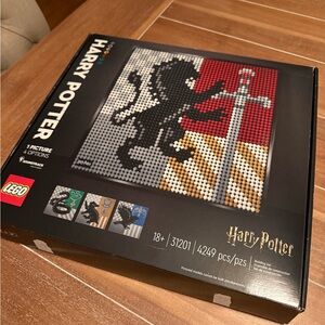 Harry Potter™ Hogwarts™ Crests - 31201, Retired Set!